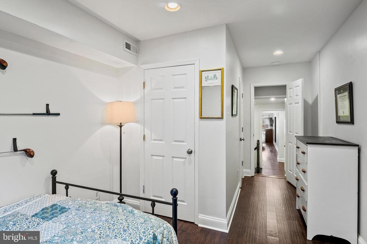 2404 Foster Avenue photo 25