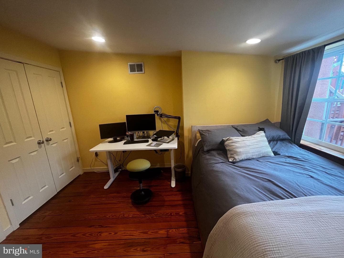 1437 Henry Street photo 17