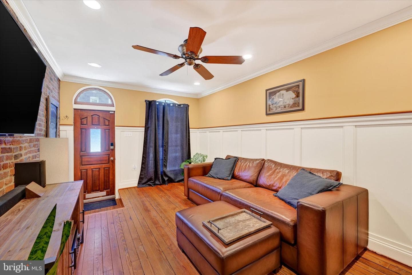 1437 Henry Street photo 5
