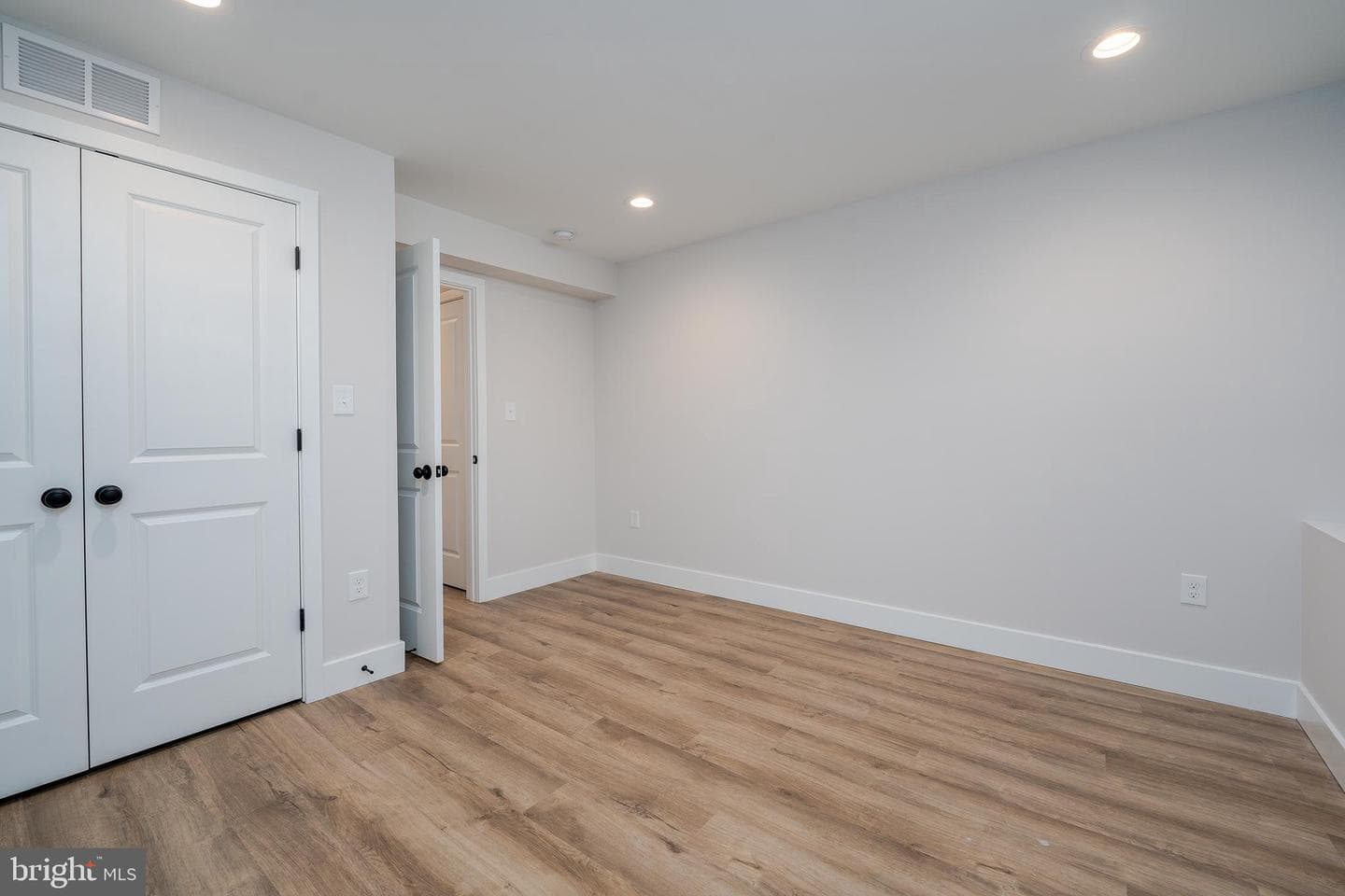 3806 Foster Avenue photo 25