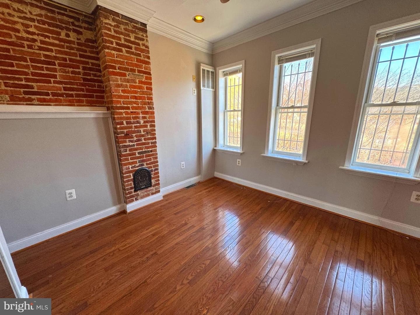 1303 W Cross Street W photo 12