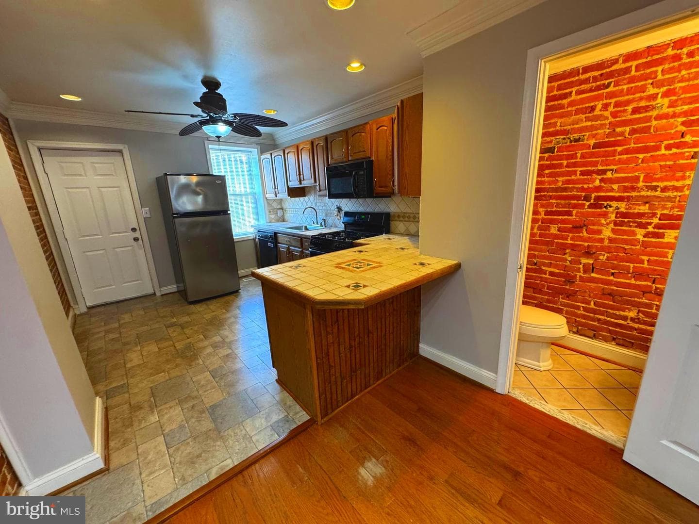 1303 W Cross Street W photo 9
