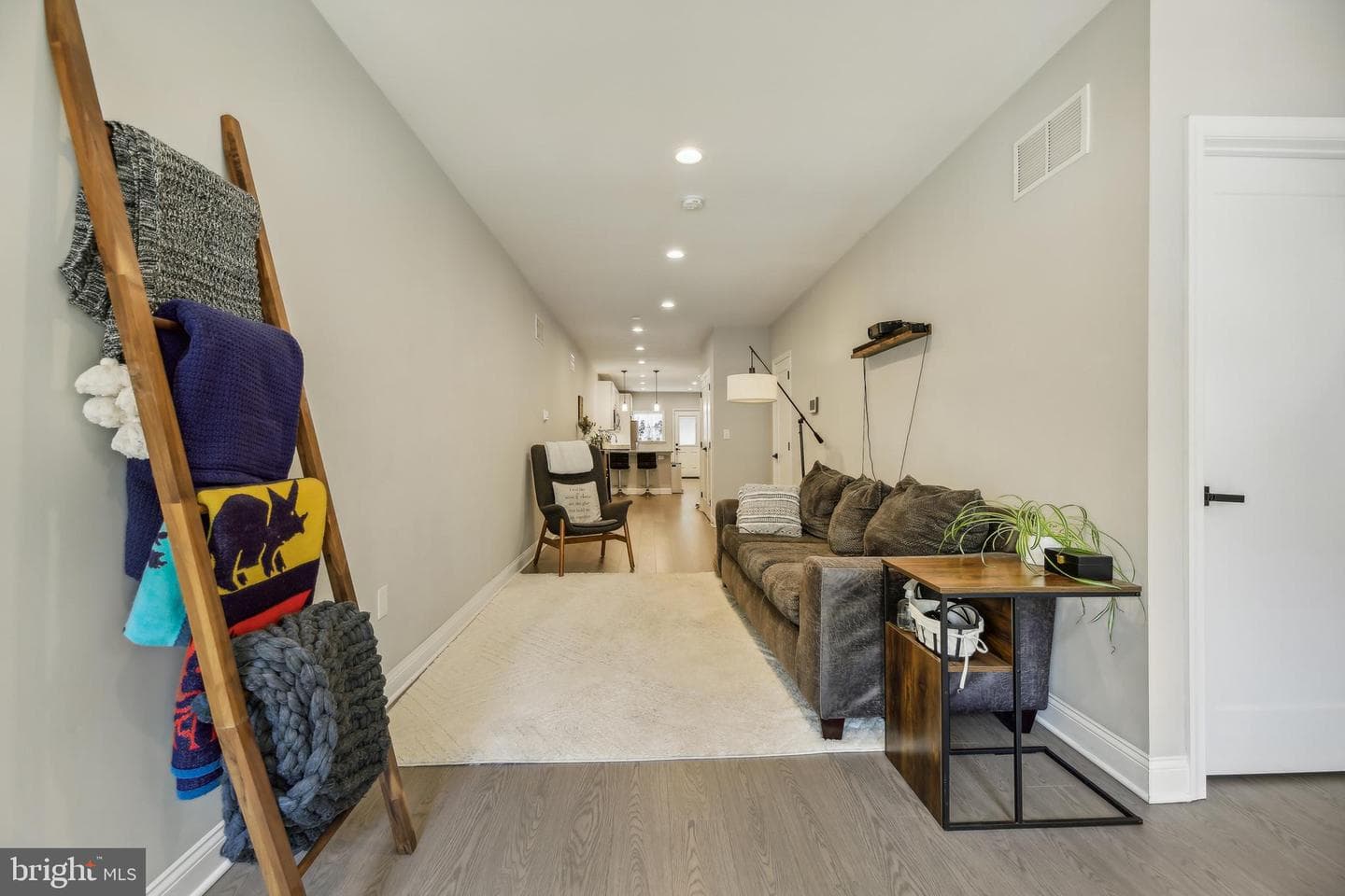 724 Dolphin Street photo 11
