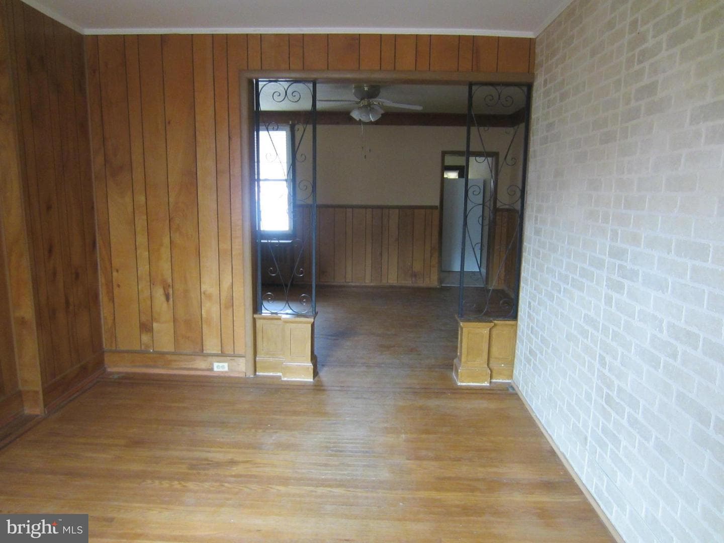 2836 Mayfield Avenue photo 2