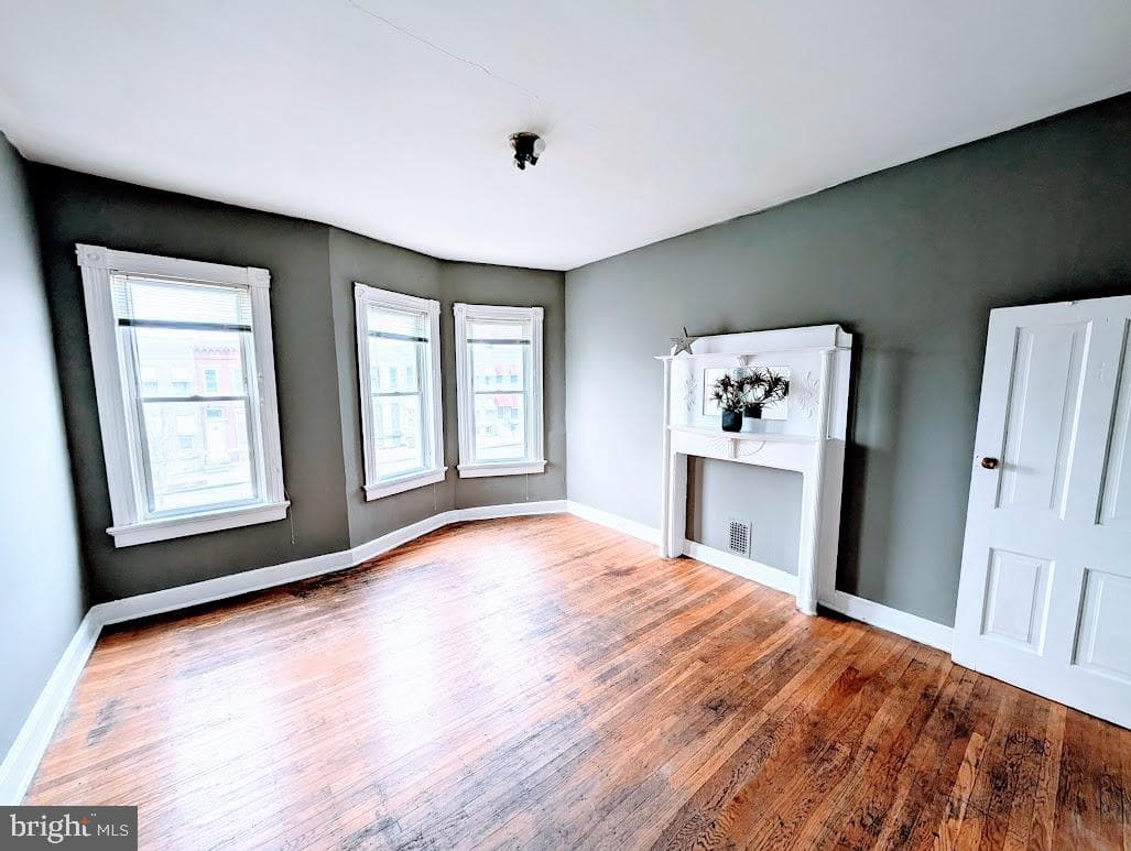 2033 N Fulton Avenue photo 12