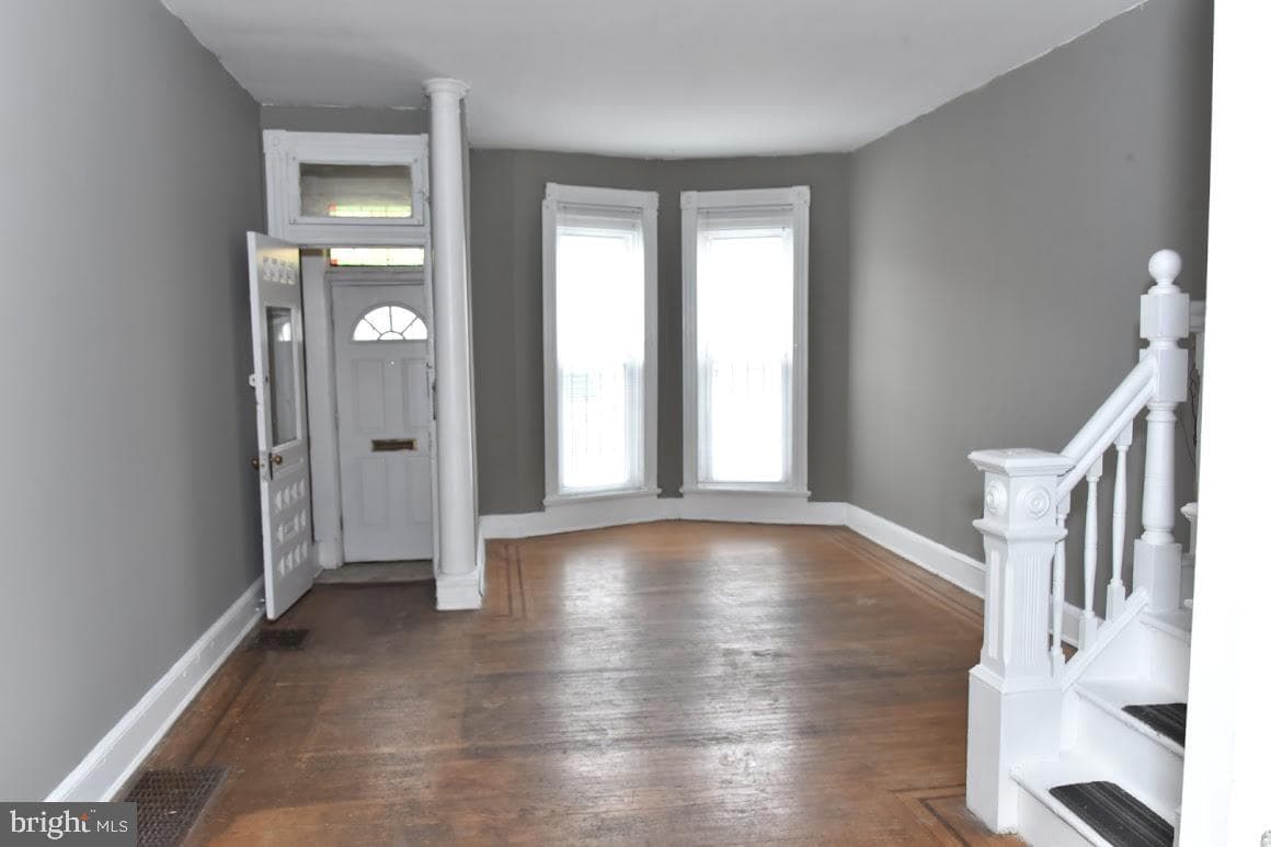 2033 N Fulton Avenue photo 2