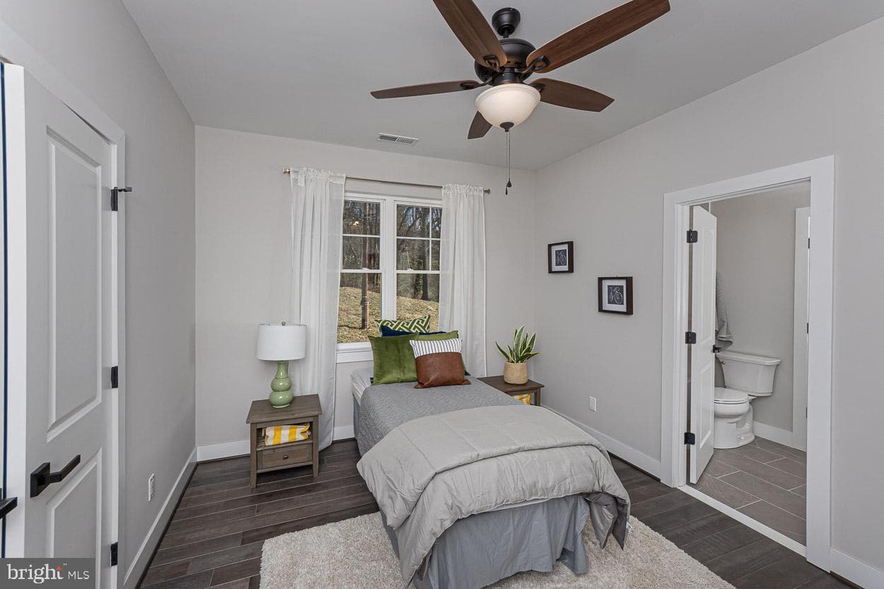 1032 Terrace Glen photo 29