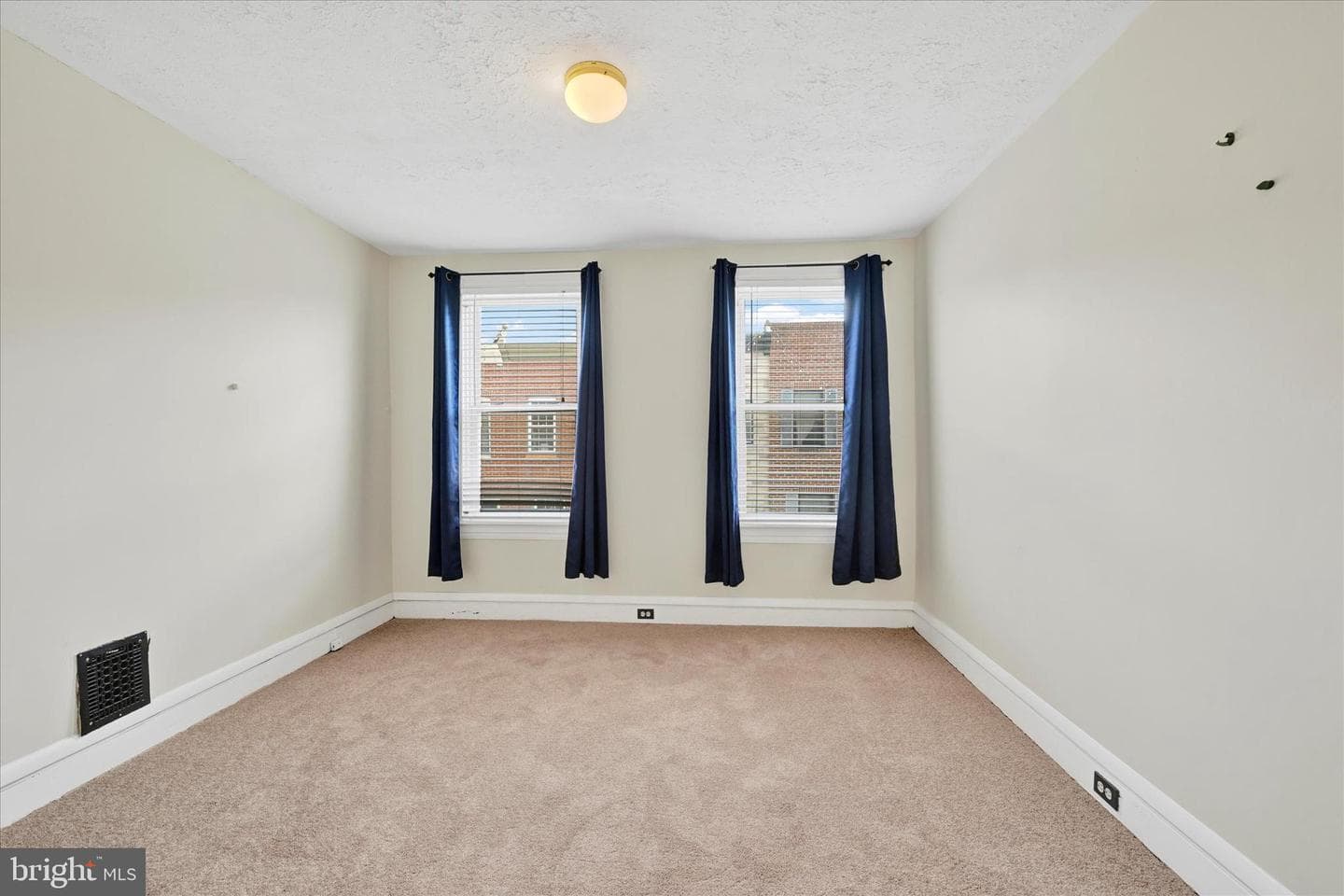 12 S Robinson Street photo 10