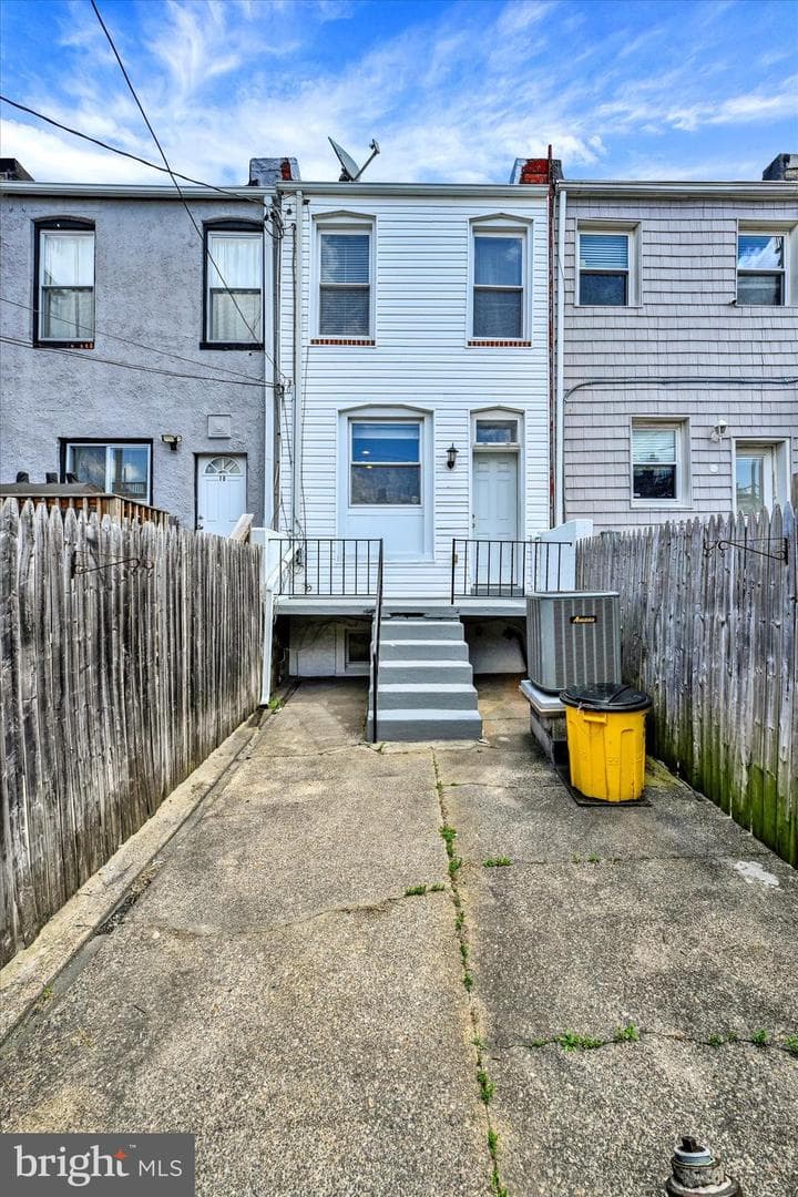 12 S Robinson Street photo 18