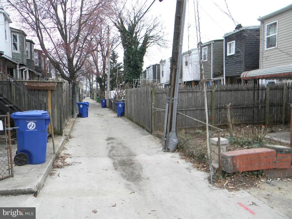 2953 Miles Avenue photo 7