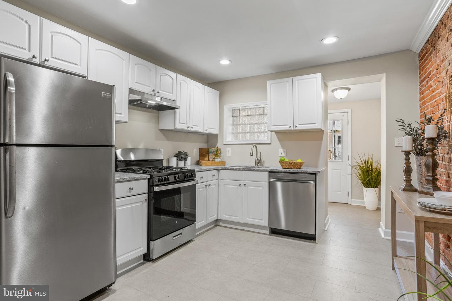 1432 Andre Street photo 6