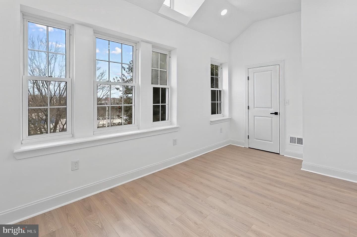 2140 Mount Royal Terrace photo 17
