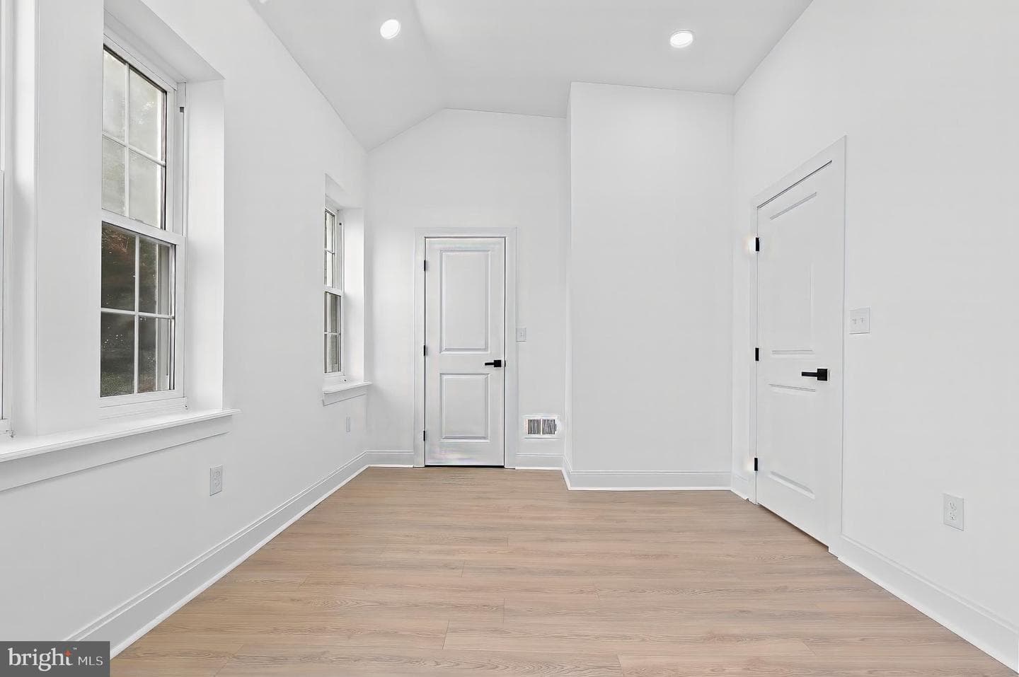 2140 Mount Royal Terrace photo 18
