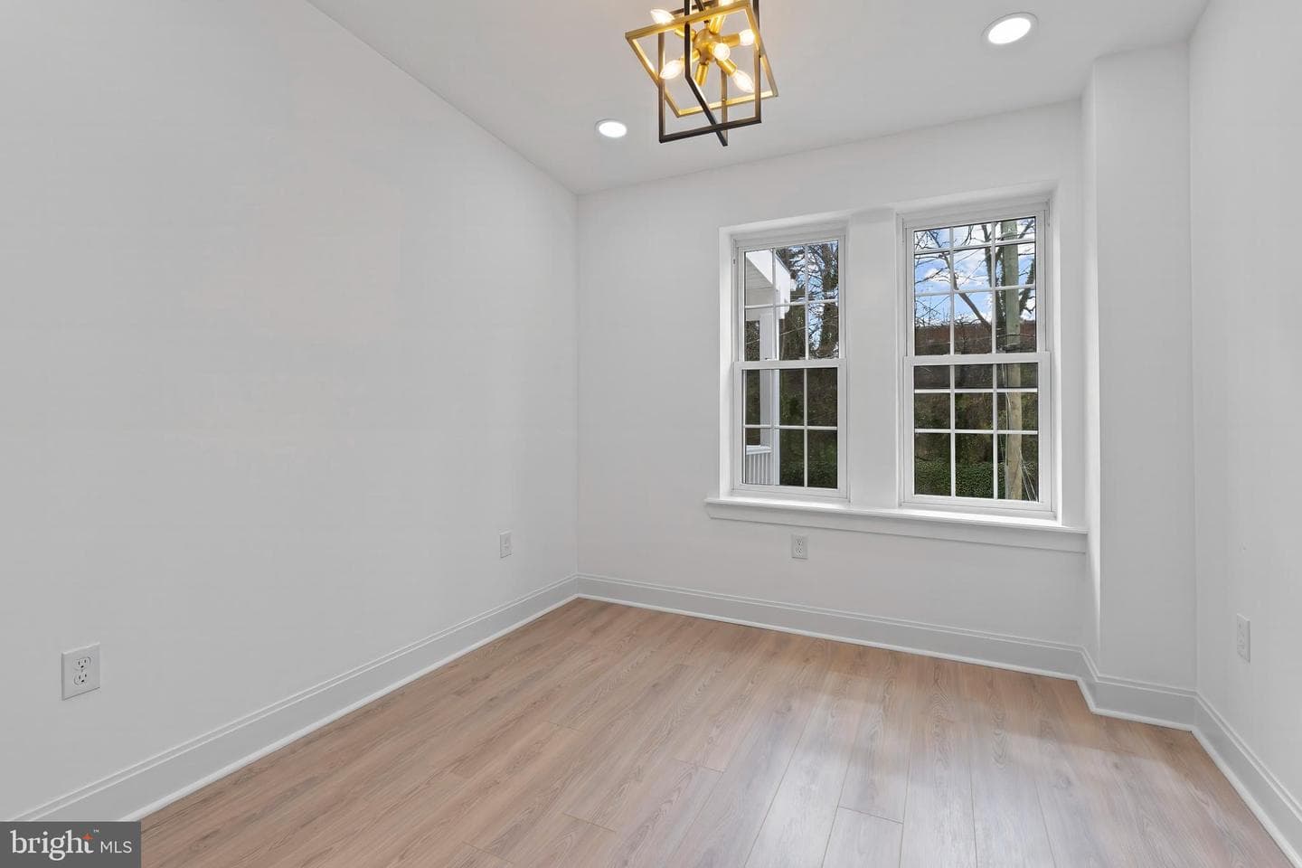2140 Mount Royal Terrace photo 21