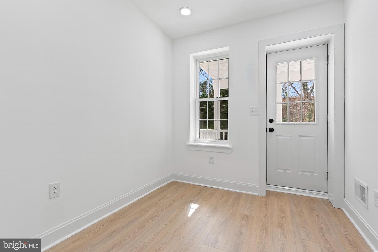 2140 Mount Royal Terrace photo 23
