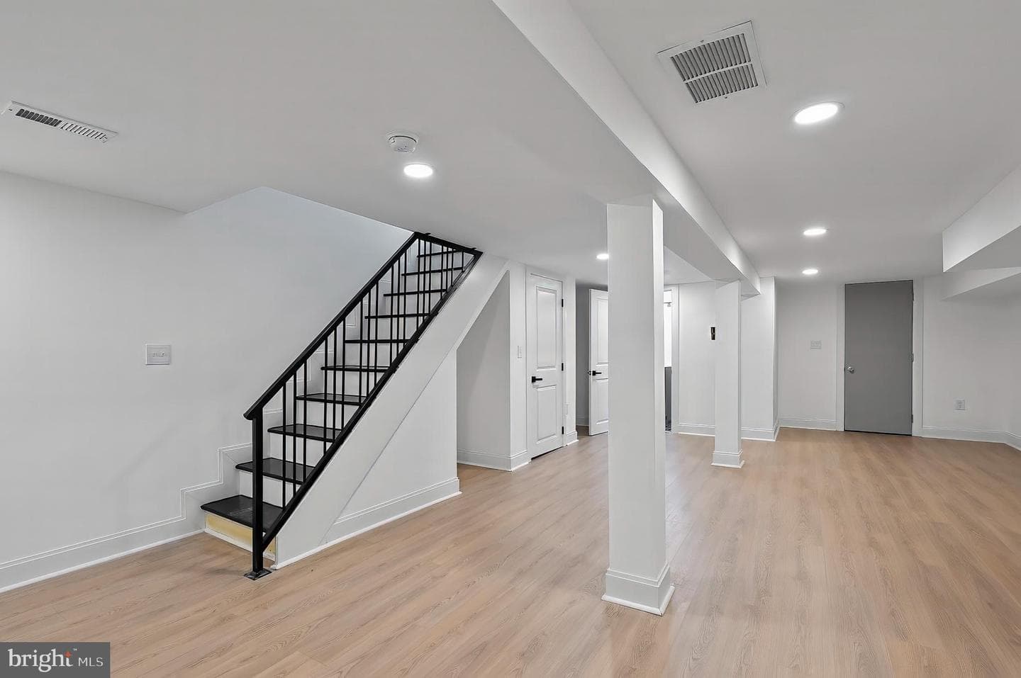 2140 Mount Royal Terrace photo 28