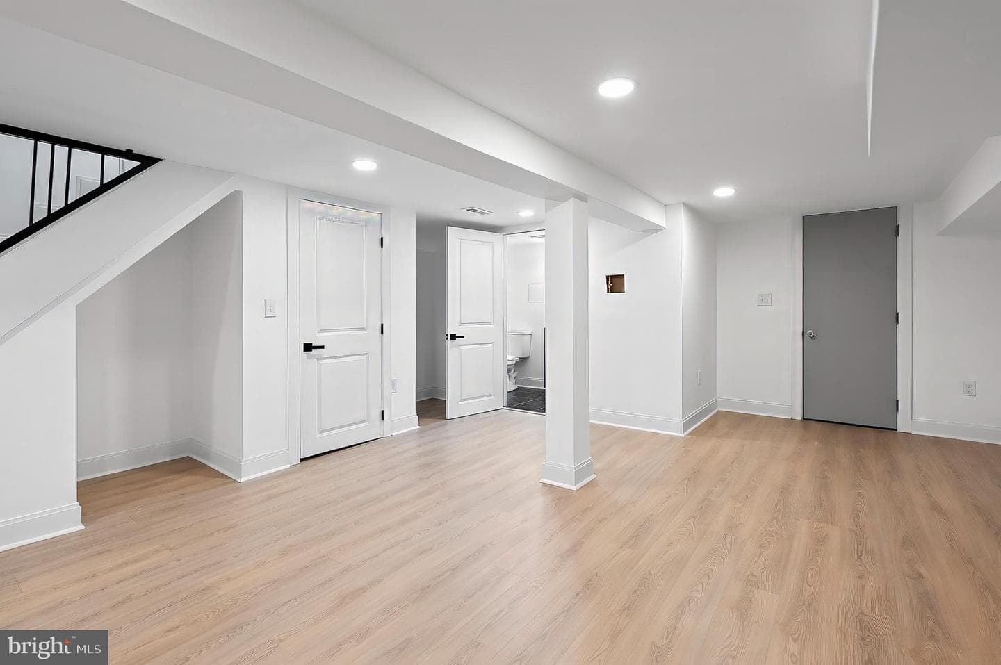 2140 Mount Royal Terrace photo 29