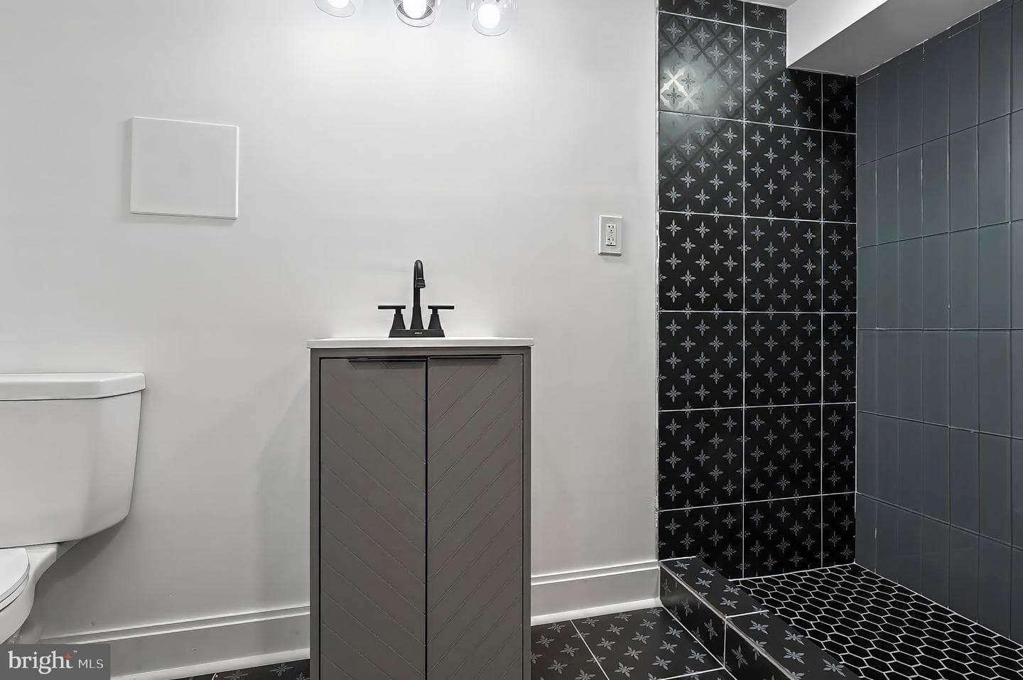 2140 Mount Royal Terrace photo 32