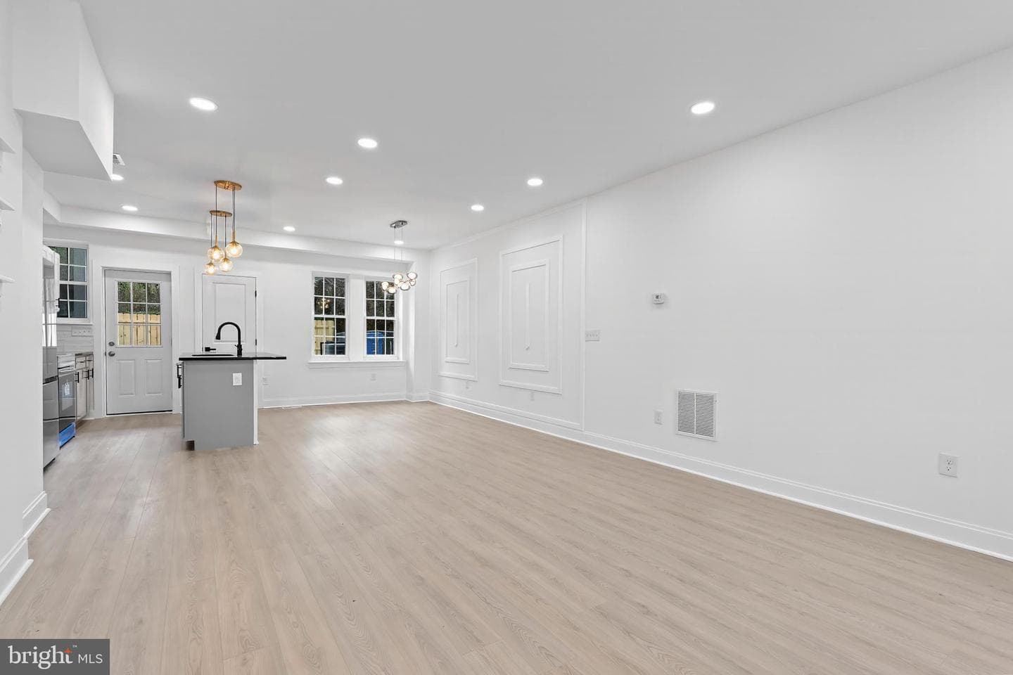 2140 Mount Royal Terrace photo 4