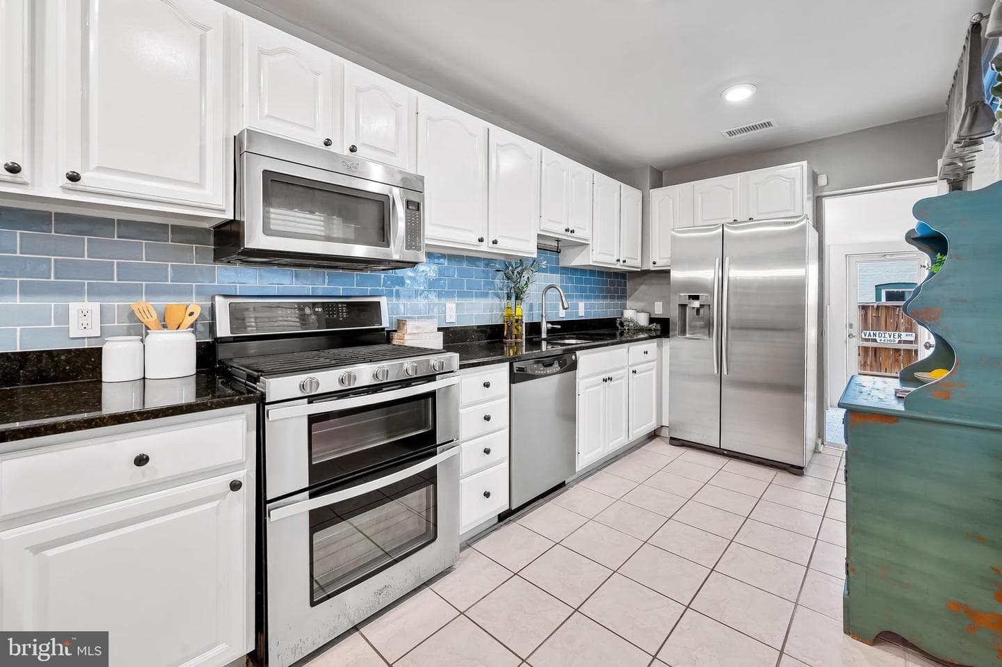 1045 Riverside Avenue photo 9