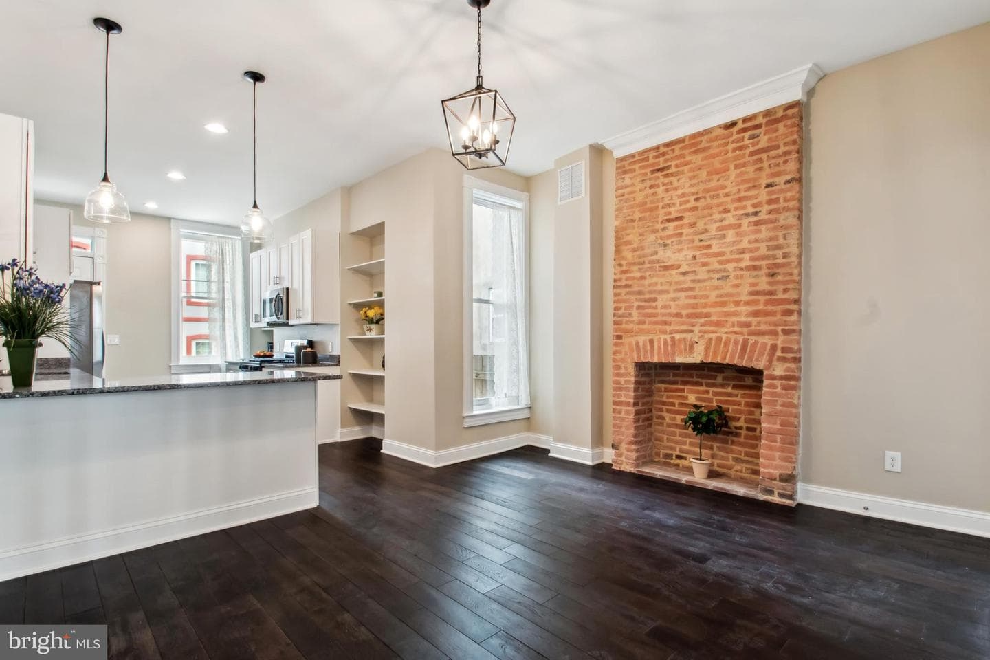 1505 N Broadway photo 3