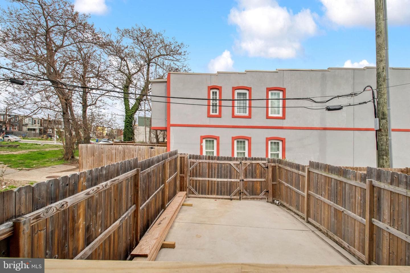 1505 N Broadway photo 31