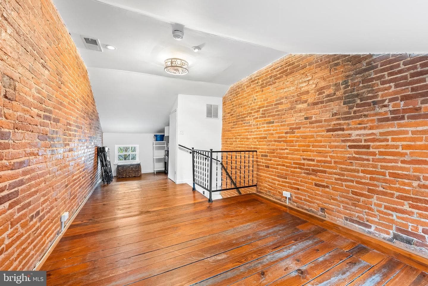 1812 Lancaster Street photo 24