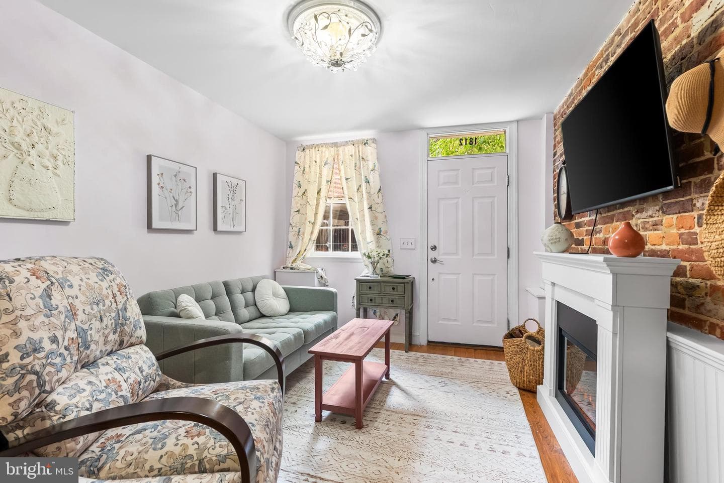 1812 Lancaster Street photo 4