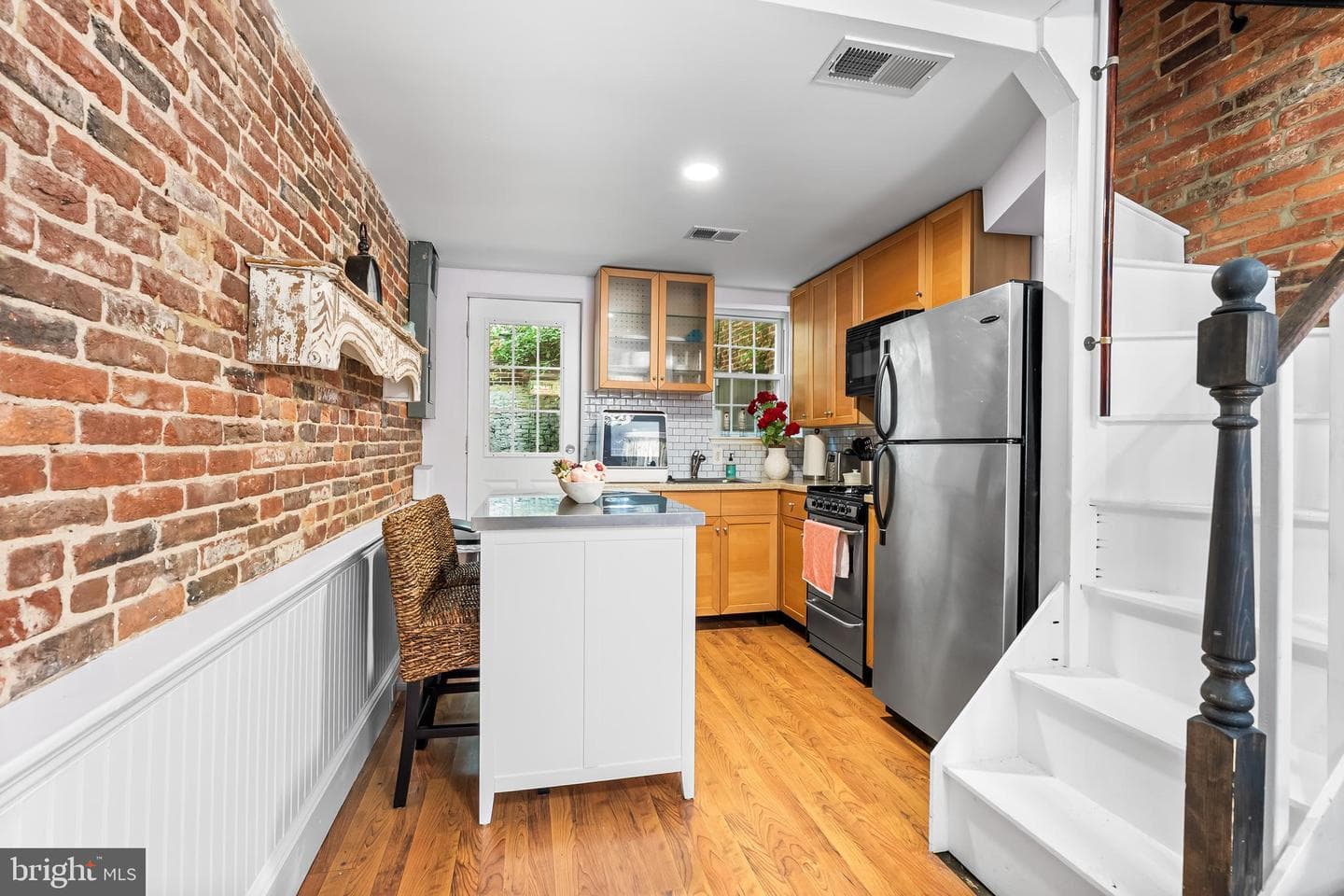 1812 Lancaster Street photo 5