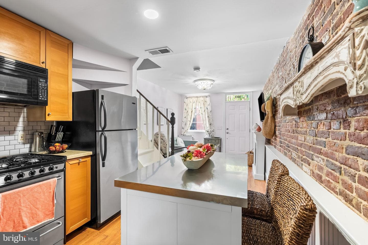 1812 Lancaster Street photo 9
