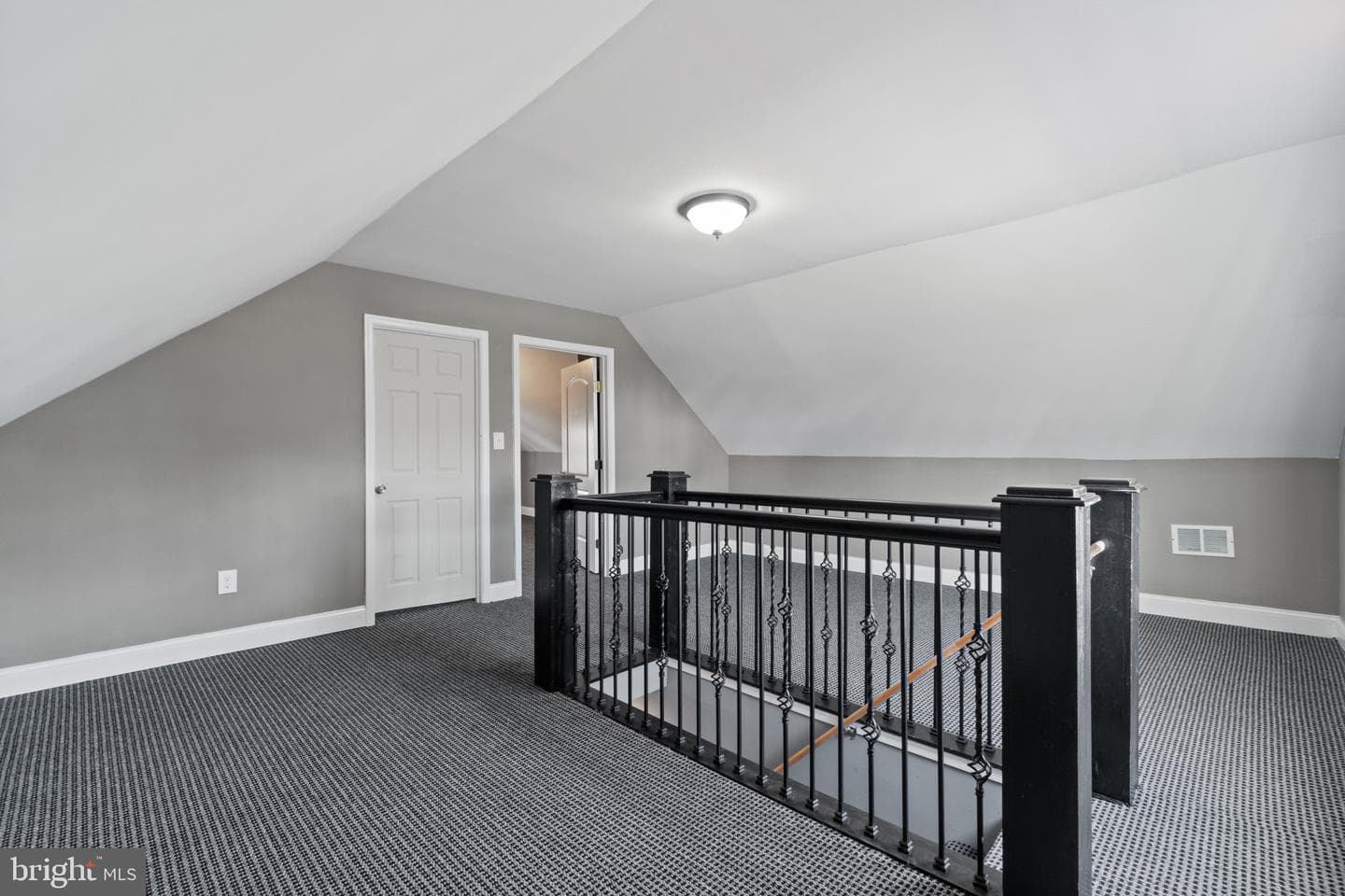 4811 Laurel Avenue photo 8