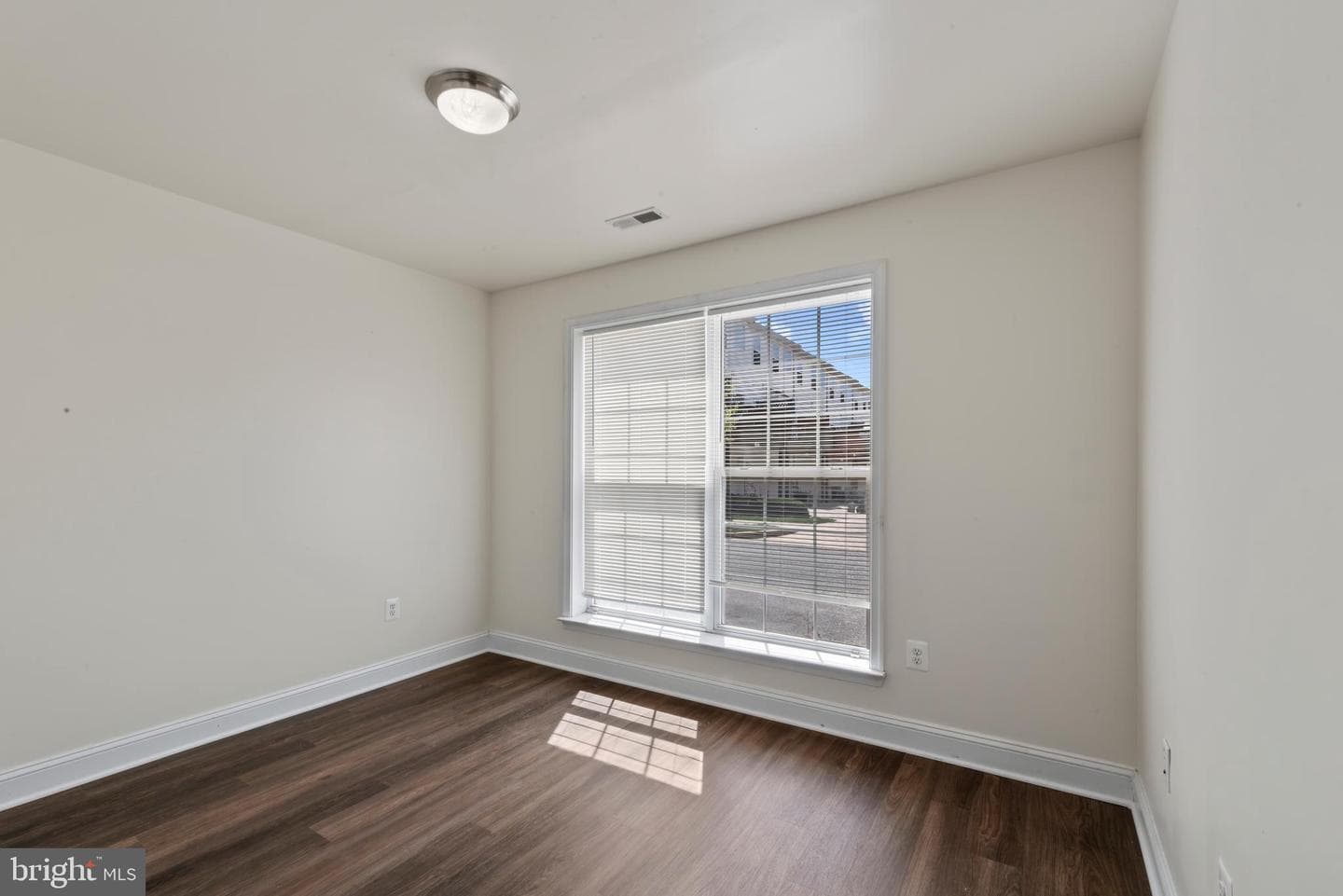 830 Ryan Street photo 3