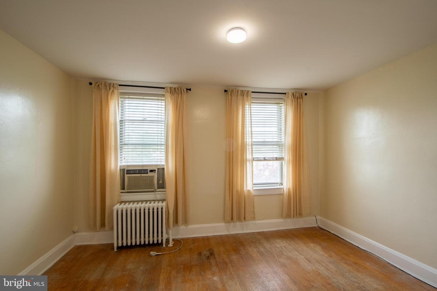 1323 W 41st Street photo 15