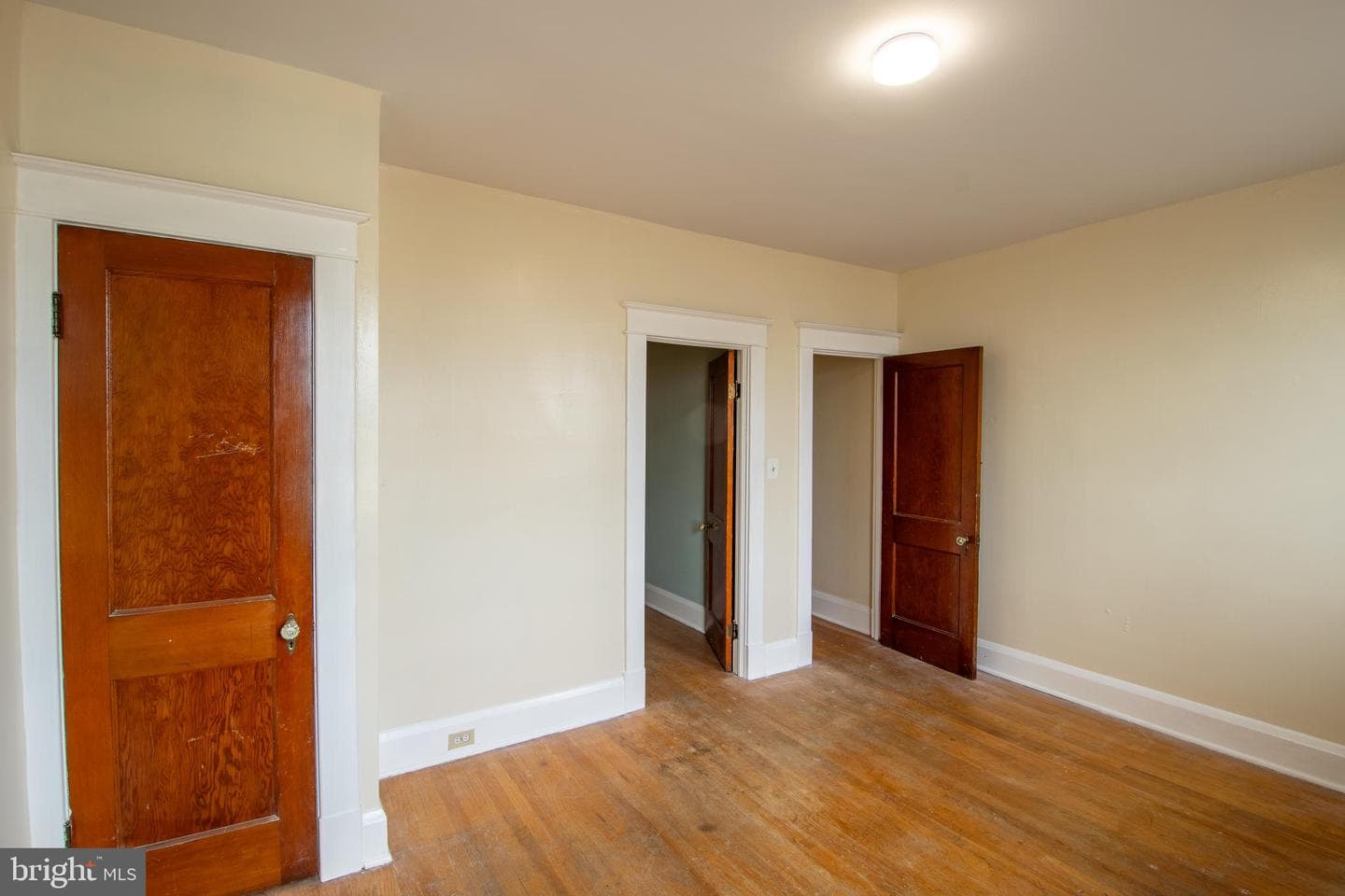 1323 W 41st Street photo 16