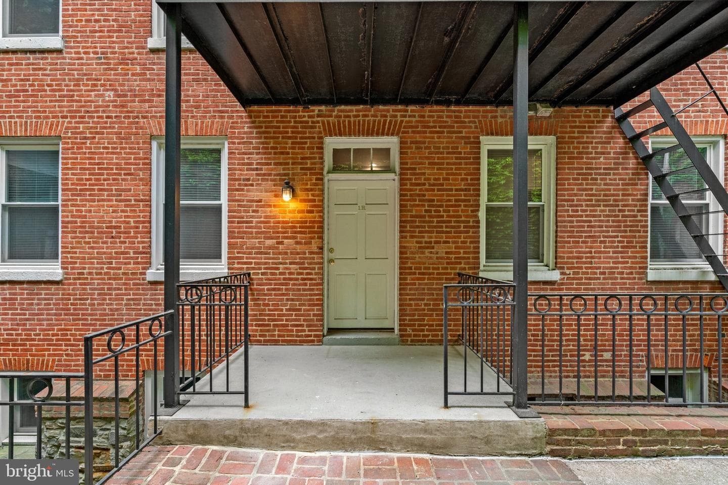 216 W Monument Street #1-R photo 1