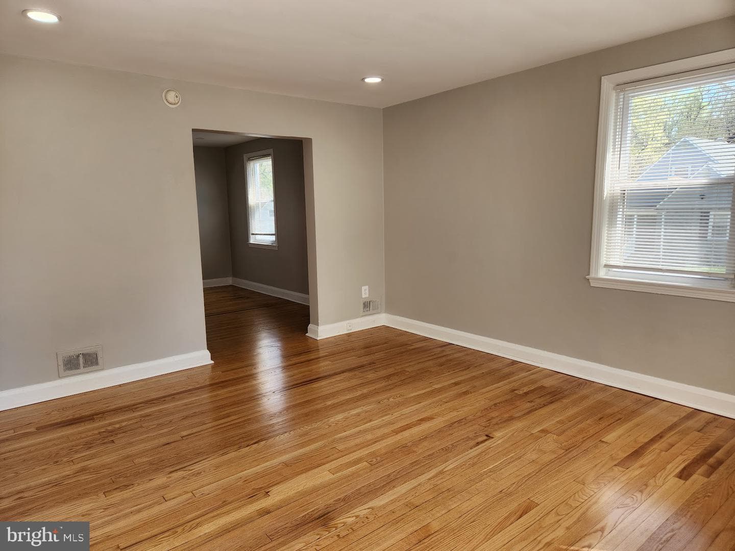 3834 Evergreen Avenue photo 2