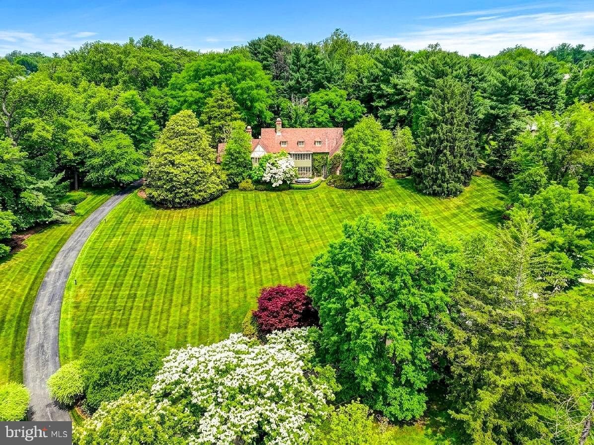 102 Cotswold Road photo 73