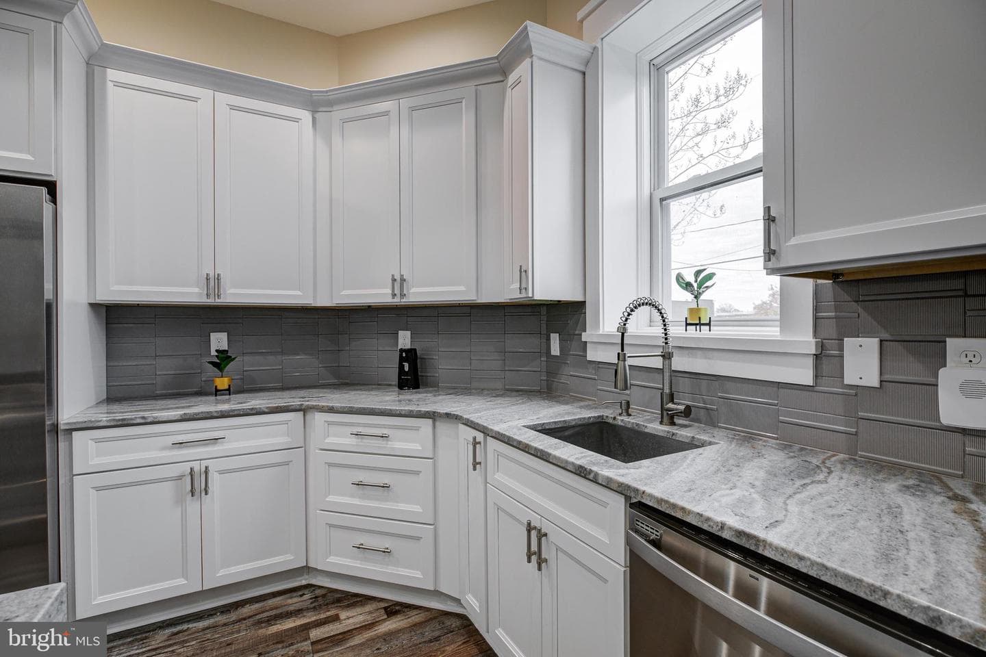515 E 22nd Street photo 5