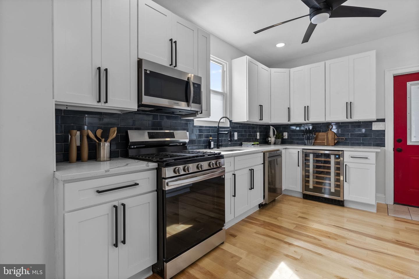 21 W Barney Street photo 15