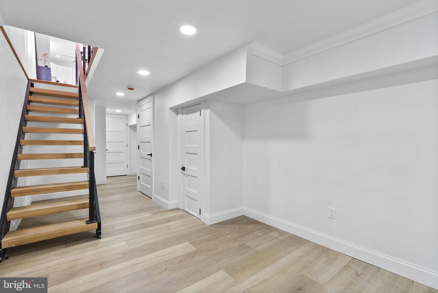 21 W Barney Street photo 41