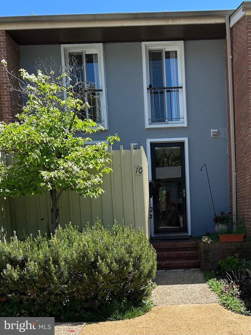 10 Bouton Green Court photo 2