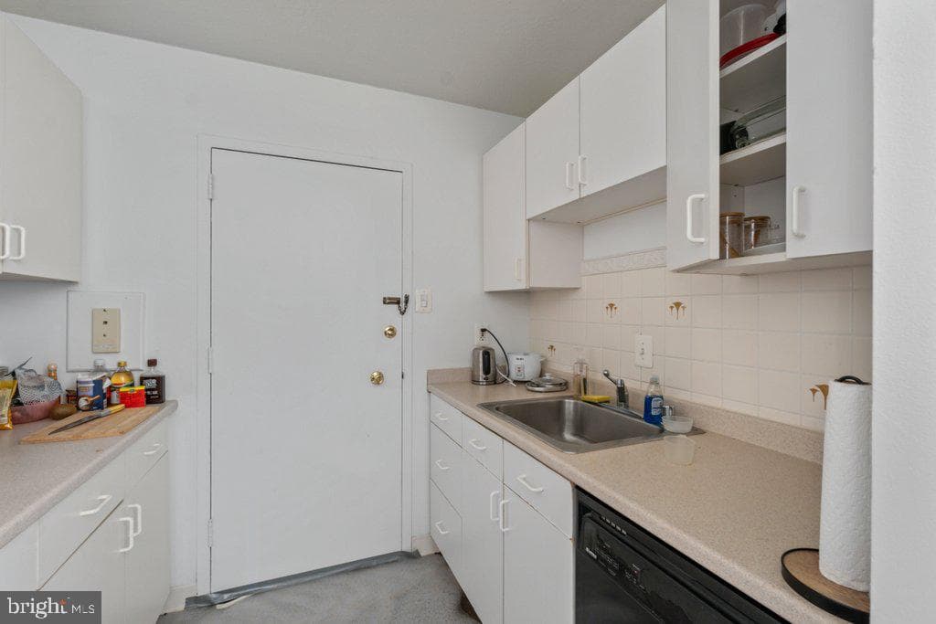1 E University Parkway #1502 photo 18