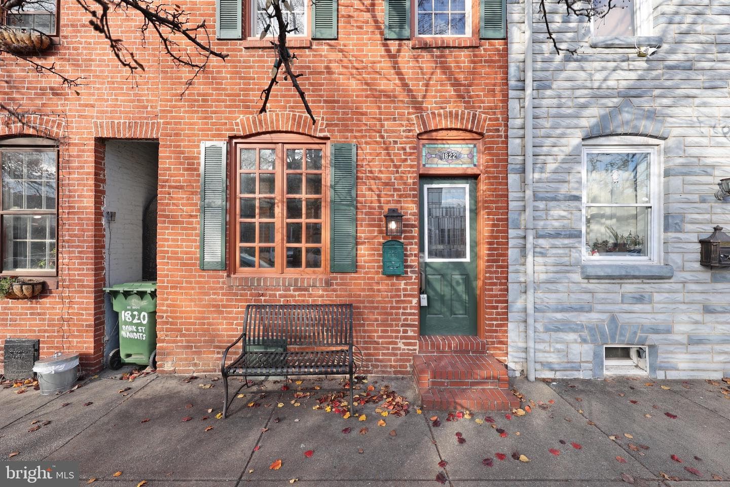 1822 Bank Street photo 2