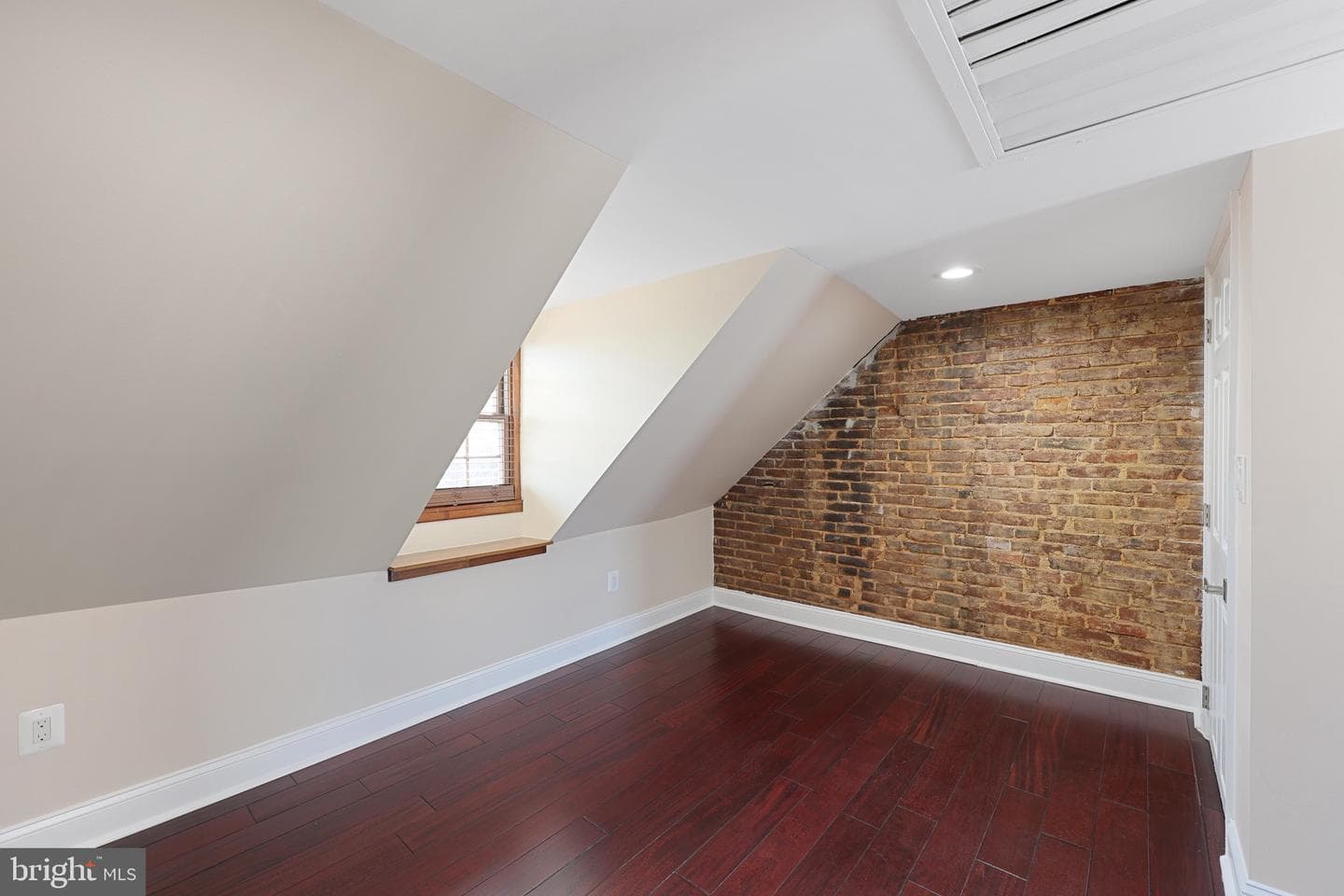1822 Bank Street photo 21