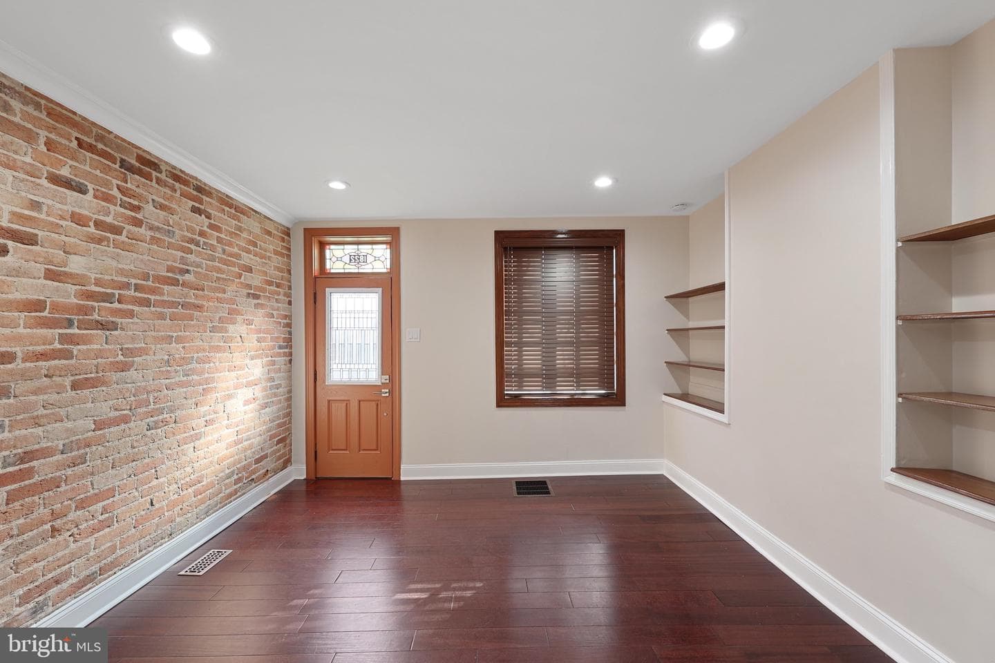 1822 Bank Street photo 5