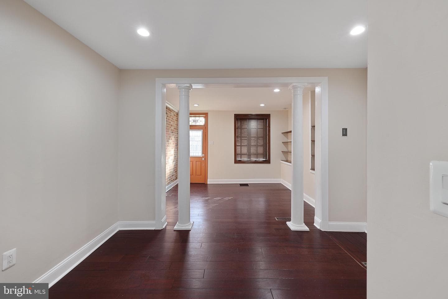 1822 Bank Street photo 6