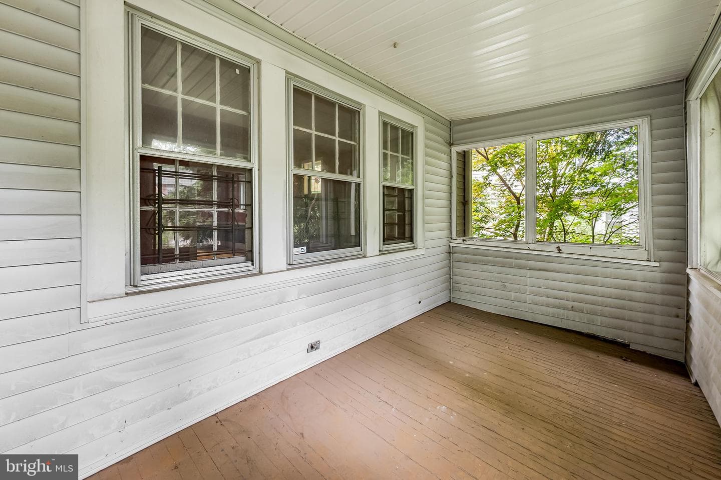 5616 Greenspring Avenue photo 34
