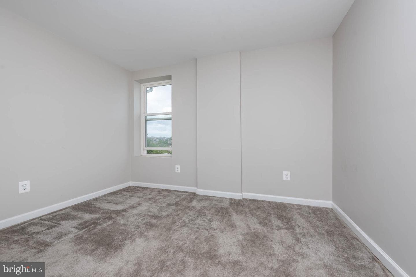 2108 E Hoffman Street photo 16