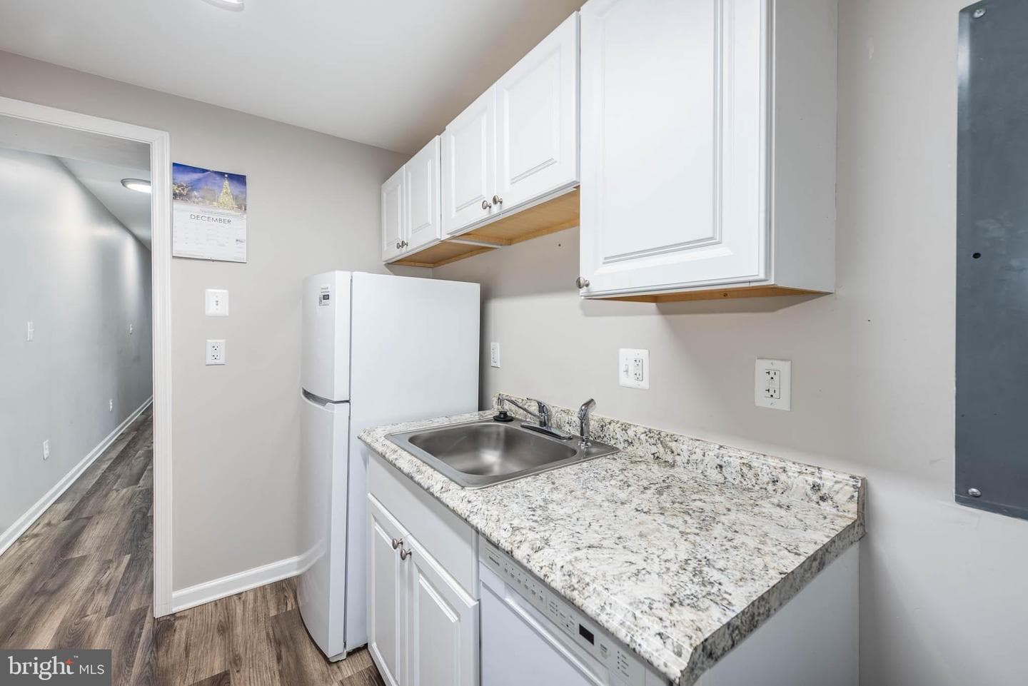 2108 E Hoffman Street photo 9