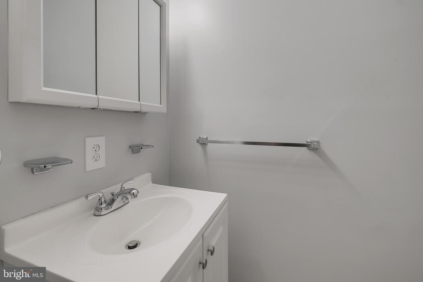 1513 S Charles Street S photo 16
